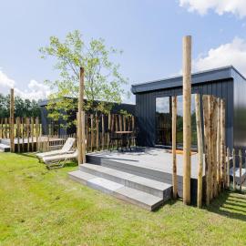 Tiny House met vlonder | 2 personen - Vakantiepark De Kremmer, hotel v destinaci Gasselte