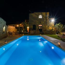 Skandalis Apartments with pool، فندق في Chorafakia