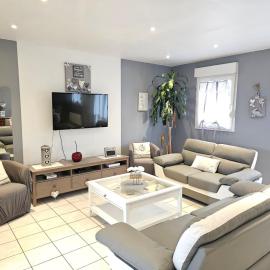 Cosy maison 3 chambres Honfleur jardin, parking privé et jacuzzi, готель у місті Онфлер