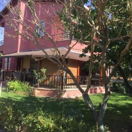 Duplex Villa with Shared Pool & Private Garden in Dikili, Hotel in Kabakum