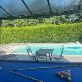 BY NEPTUNE - La Maison Courtenay Piscine Privée, Événement autorisé、クルトネのホテル