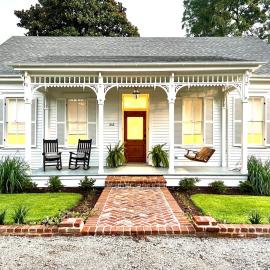 Katie's Cottage in Natchez, Charming Historic Home, Hotel in Natchez