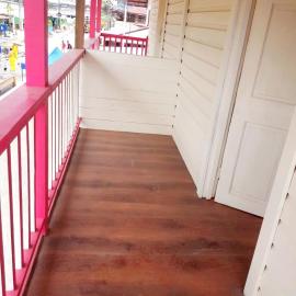 Apartment with 2 balcones close to bars and restaurants