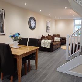 Luxury Apartment - Above iconic High Lane Oatcakes