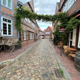 Buxtehude Altstadt Wohnung 82qm! 5 Schlafplätze!, hotel v destinaci Buxtehude