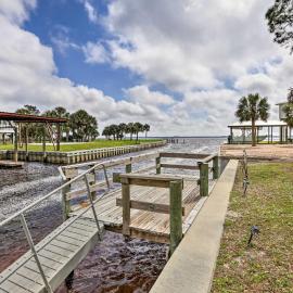 Waterfront Panacea Vacation Rental w/ Dock!, hotel u gradu Panacea