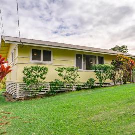 Charming Historic Hilo House – Minutes to Beach!, Hotel in Hilo