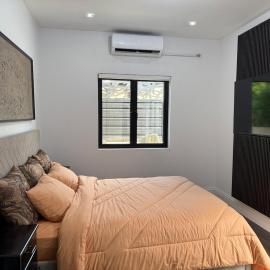 The Nest- Gated house mins from Highway, hotel u gradu 'Claxton Bay'