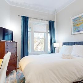 Private Room,Shared Bath, walk to Hosp, Fenway, BU