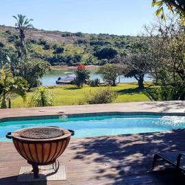 Coelacanth Sea & River Lodge, hotel in Kayserʼs Beach