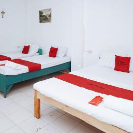 RedDoorz at St Anthony Beach Resort, hotel a Asturias