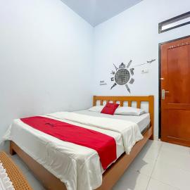 RedDoorz Syariah at Home Ampana Guest House Ampana Kota, מלון בDondo