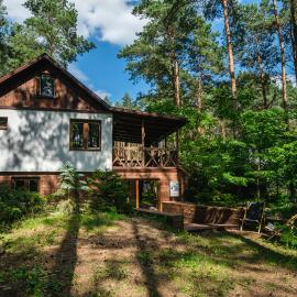Masuria Warsaw - dom na wyłączność - w lesie i przy rzece - 15 min od Warszawy, hotel in Skrzeszew