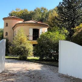 Villa Kaliazo - Riverfront Alpaca Experience, hotel in Arnaud-Guilhem
