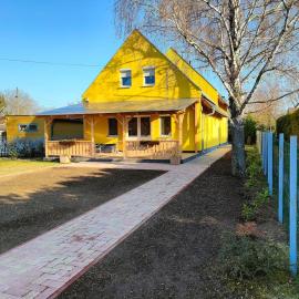 Nest Guesthouse-House for 16 people by the lake