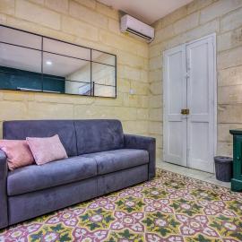 Authentic studio with Maltese Balcony in Bormla by 360 Estates: Taʼ Penza şehrinde bir otel