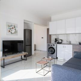 Marble - Cozy Studio W Balcony in Larnaca
