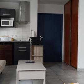 la tite piole des sentiers studio, Hotel in Saint-Denis