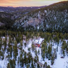 Panoramic View Home with Hot Tub & Game Room, hotell sihtkohas Black Hawk