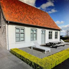 SCHRAVENHOEk met indoorzwembad en sauna，弗爾內的飯店