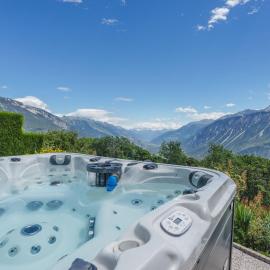 4BDR Alpine Chalet with Game room and Sunny terrace, hotel u gradu Kran-Montana