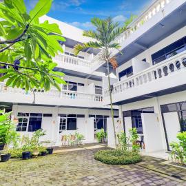 Collection O at Jalan Padma near Legian Beach, hotel sa Legian