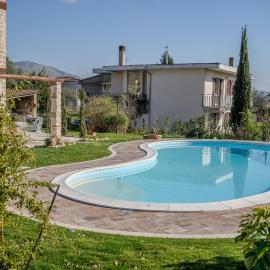 Casale nel Verde con Piscina e Vista
