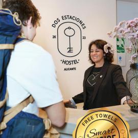 Hostel Dos Estaciones - Albergue Juvenil - FREE towels, coffee & tea, remote check-in: Alicante'de bir otel
