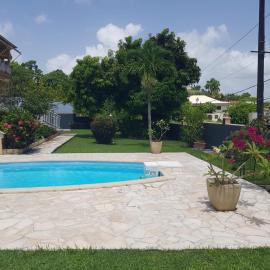 Joli bas-de-villa, hotel en Les Abymes