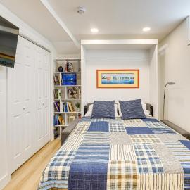 7 Mi to National Mall: Bright DC Studio!