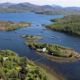 Private Isle - As Shown On Tv - Hot Tub, Hotel in Gairloch