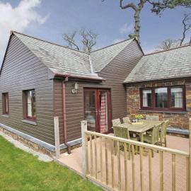 2br-sleeps4-pool-freeparking-trenythonestate, hotell i Par