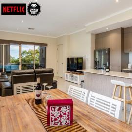 Keith's on Pumicestone, 1 of the 3 most popular units on Bribie, hótel í Bongaree