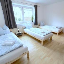 I Apartment 8 Personen - Monteurzimmer - Ferienwohnung - Dingolfing, Hotel in Dingolfing