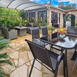 Holiday Home Ana-3 by Interhome, hotel di Supetar