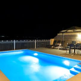 Magnifica Holiday Home with Jacuzzi hot tub and pool, hotel v destinácii Xagħra
