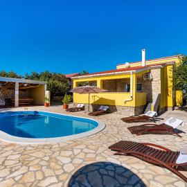 Villa Didov dvor ZadarVillas、ヴィンイェラックのホテル