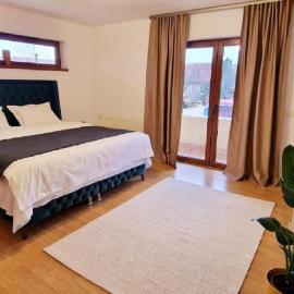 Erik's House Apartaments – hotel w mieście Ghiroda