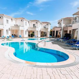 Kalamaki Court, Villa Clelia, 2 Bedrooms, hotel in Kalamaki