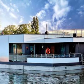 Floating Hideaway- Coco de Mer, hotel in Ribnitz-Damgarten