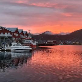 Bensvik Brygge, hotel sa Værøy