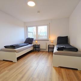 TOP Monteurwohnung mit Balkon, Einzelbetten, TV, WLAN, modern, voll ausgestattet, Parkplatz, Wäsche inklusive, in Rottweil - RW01