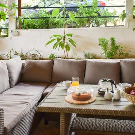 Casa Ankilena - Corfu Garden Bliss، فندق في Sinarádes
