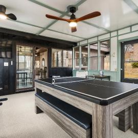 Lake Geneva Cozy Retreat – Game Room, Sleeps 16, Walk to Lake Como, hotel in Lake Geneva