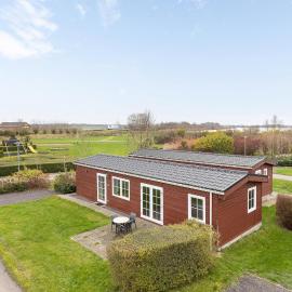 3 Bedroom Gorgeous Home In Wagenborgen, hotel i Wagenborgen