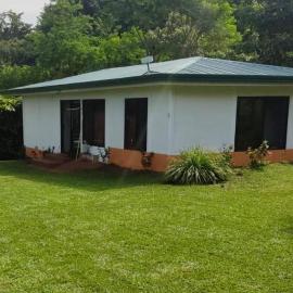 Finca flo، فندق في Carara