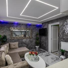 Matija Lux, hotel i Kraljevo