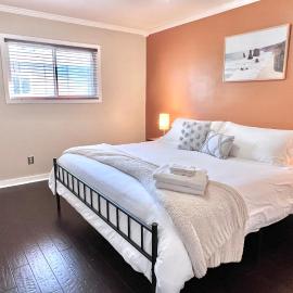 Family & Work-Friendly 3BD w Fire Pit - U of I 1M, hotel a Champaign