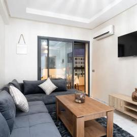 Nice & Comfortable 2BHK panoramic balcony with swimming pool, hotel in Aïn Harrouda