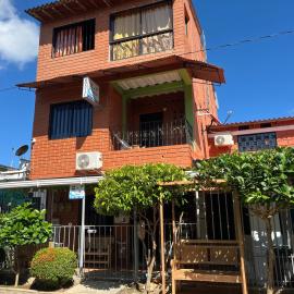 Mi pueblo natal Aptos y habitaciones: Necoclí şehrinde bir otel